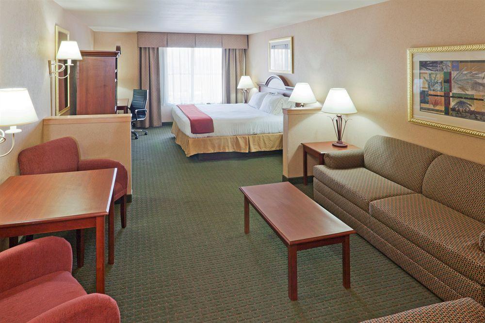 Holiday Inn Express Hotel & Suites Gillette, An Ihg Hotel Room photo